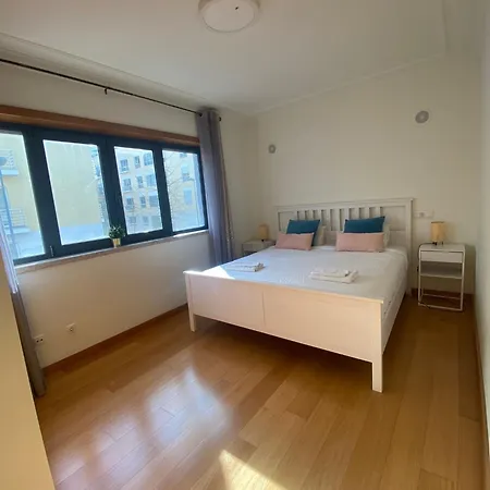 Bom Dia Parque Nacoes Lisboaz Lägenhet